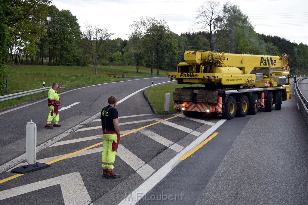 VU Gefahrgut LKW umgestuerzt A 4 Rich Koeln Hoehe AS Gummersbach P018.JPG - Miklos Laubert